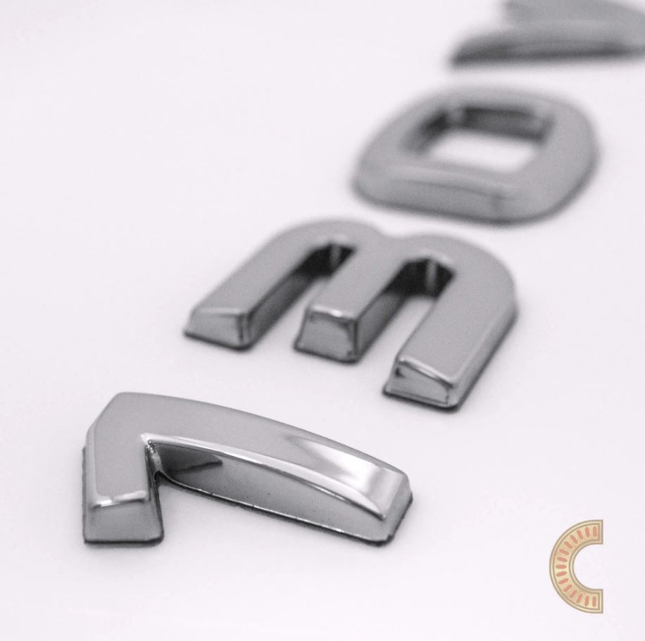 EMBLEMA ADESIVO EM CHROMO LATERAL IVECO VERTIS 