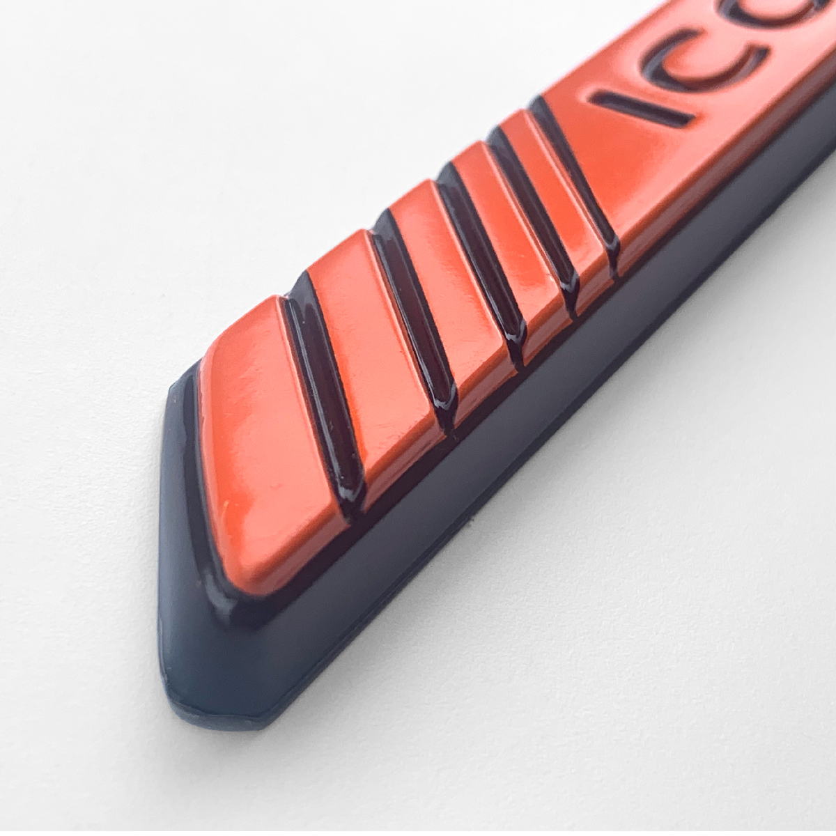 EMBLEMA CROMADO DA GRADE   DUSTER 23/24 
